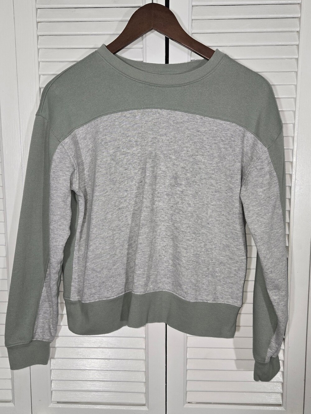 Athletic Works Long Sleeve Colorblock Fleece Crewneck Green Gray Shirt XXL Girl